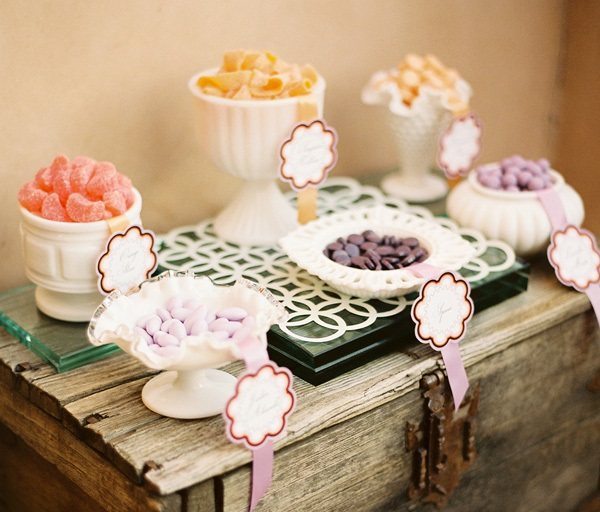 1-svadebnyj-Kendi-Bar-v-derevenskom-stile Традиционные сладости для Candy bar (Кэнди бара)