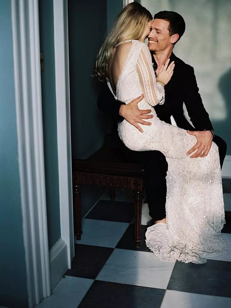 50 потрясающих поз для свадебной фотосессии 36