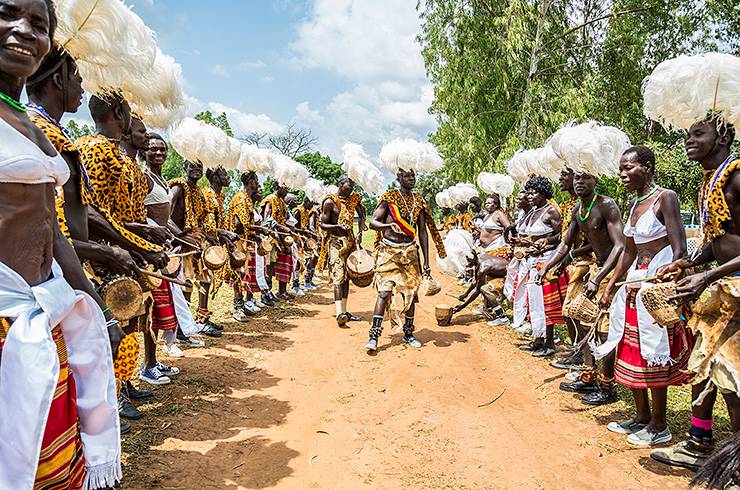 7 диковатых традиций первой брачной ночи в странах третьего мира