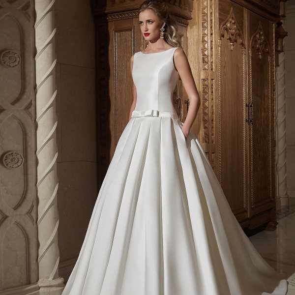 Атласное свадебное платье