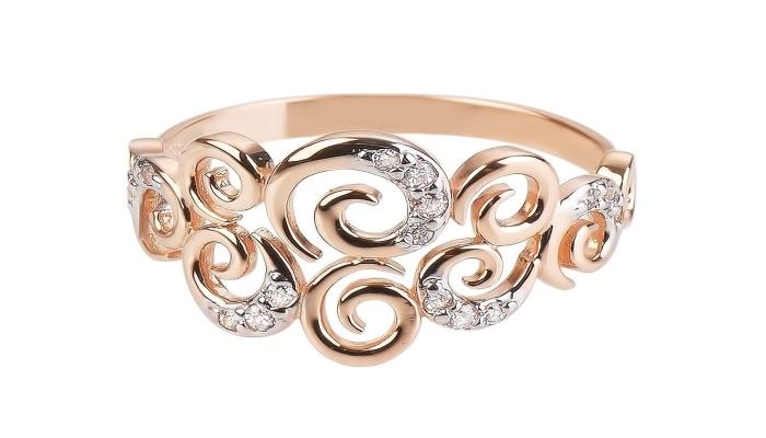 Ажурное кольцо, инкрустированное девятью небольшими бриллиантами