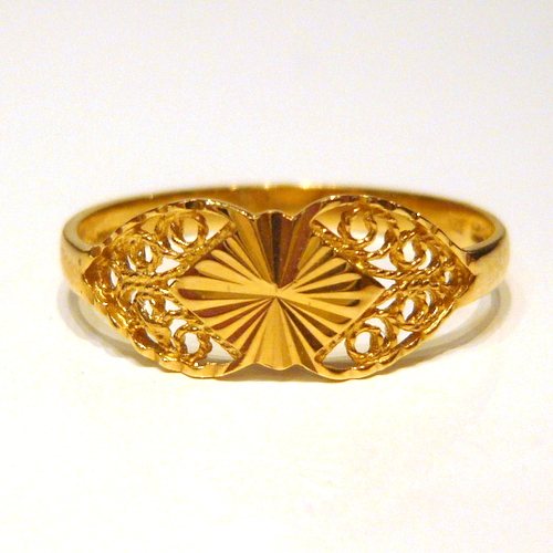 Ажурное кольцо с алмазной огранкой