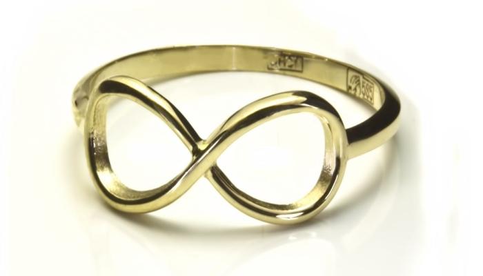 Ажурное золотое колечко с символом вечности