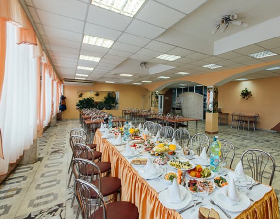 Банкет в столовой
