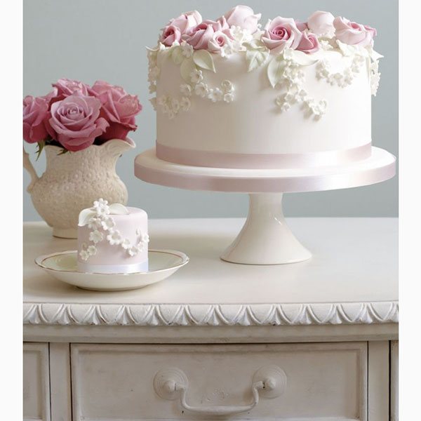 белый маленький торт на свадьбу