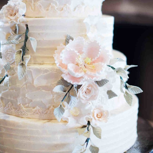 белый орт с цветами на свадьбу