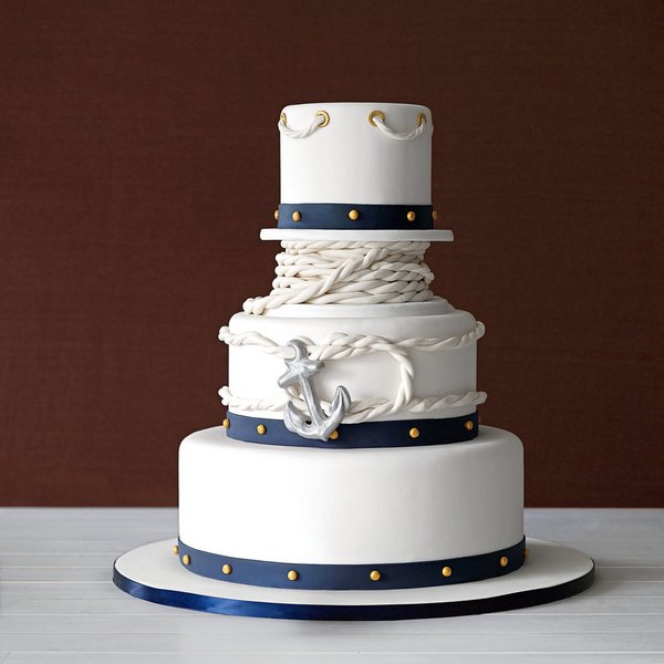 белый торт с синим декором на свадьбу