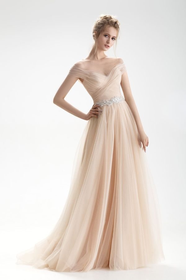 бежевое платье