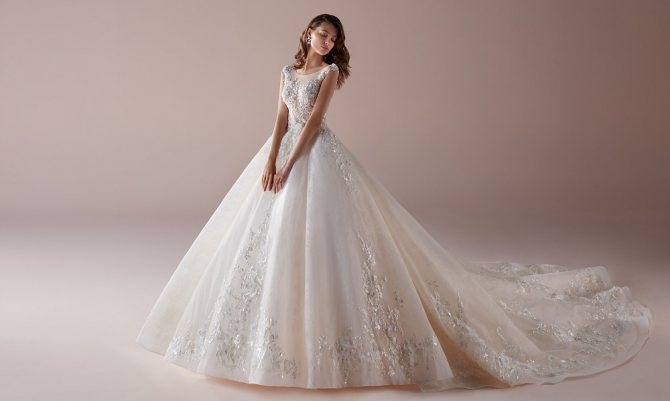 Блестящее свадебное платье