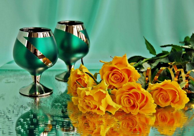бокалы и розы