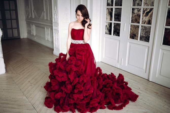 Бордовое платье на свадьбу