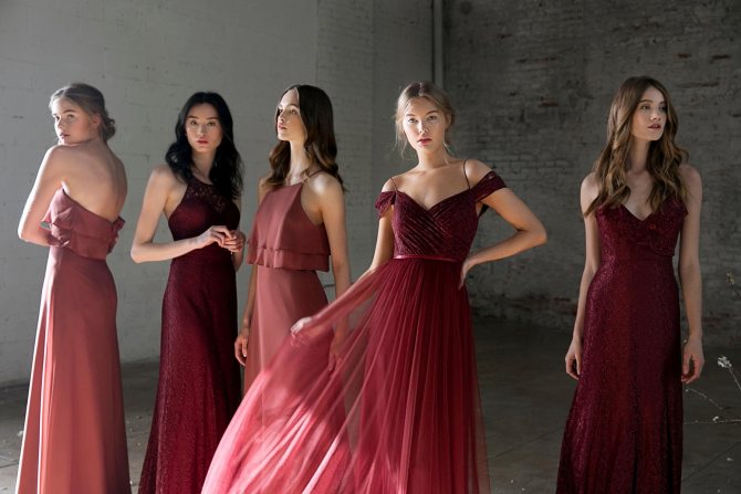Бордовое платье на свадьбу