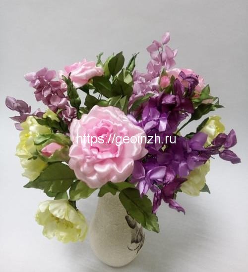 букет цветов из атласных лент