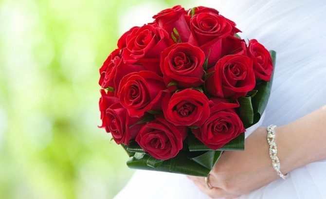 Букет невесты из красных роз
