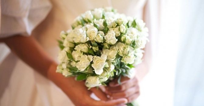 Букет невесты из кустовых роз