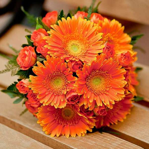 букет невесты оранжевого цвета