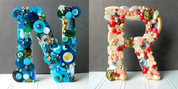 Буквы, декорированные пуговицами