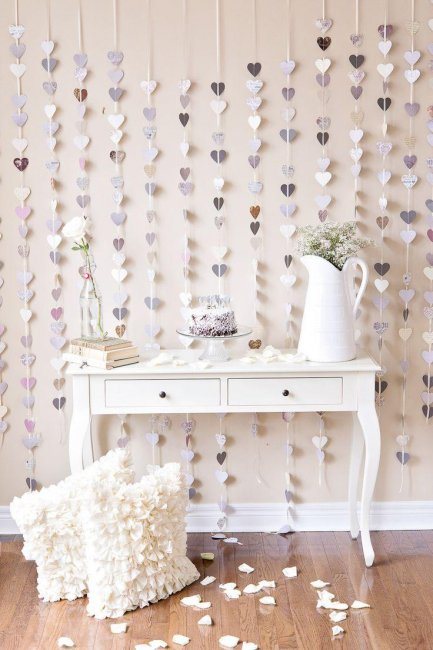 Бумажные гирлянды - красивая идея для декора квартиры невесты