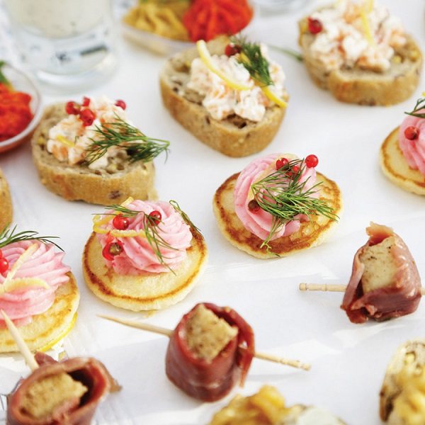 Бутерброды и канапе на свадебную прогулку