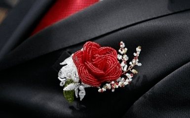 бутоньерка из бисера мастер класс