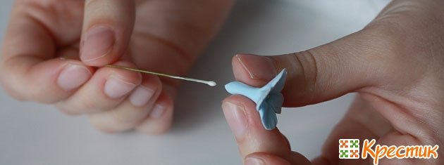 Бутоньерка из полимерной глины 2