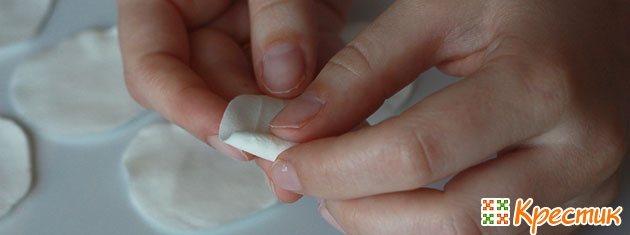 Бутоньерка из полимерной глины своими руками