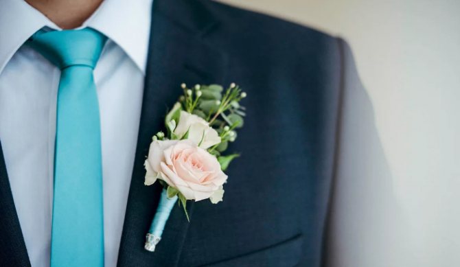 Бутоньерка из розы