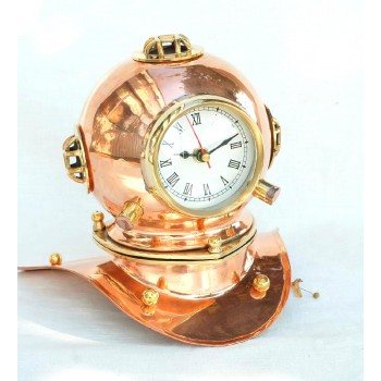 Часы в медном водолазном шлеме.