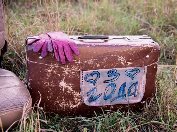 чемодан, перчатки