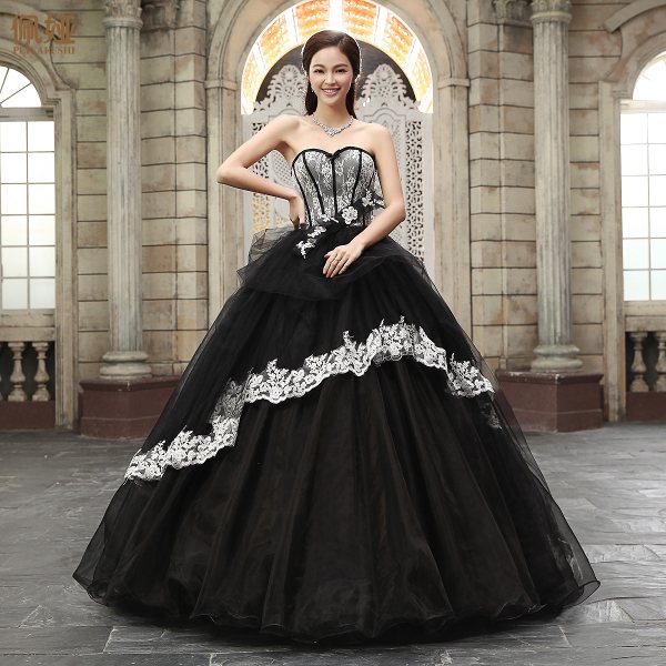 Черно-белое свадебное платье