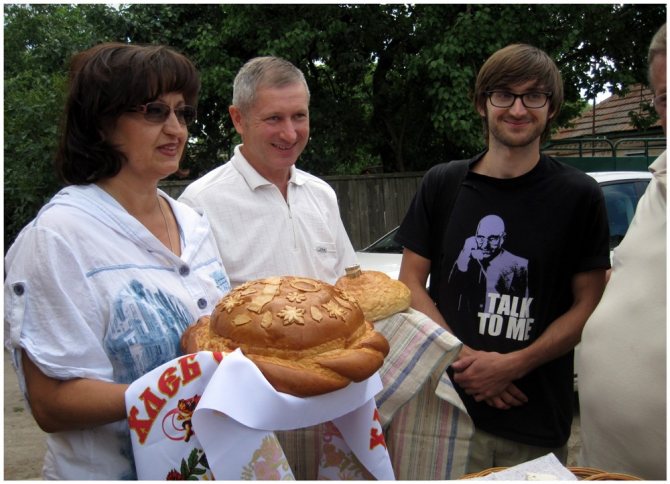 Что брать с собой на сватовство со стороны жениха, нужен ли каравай?