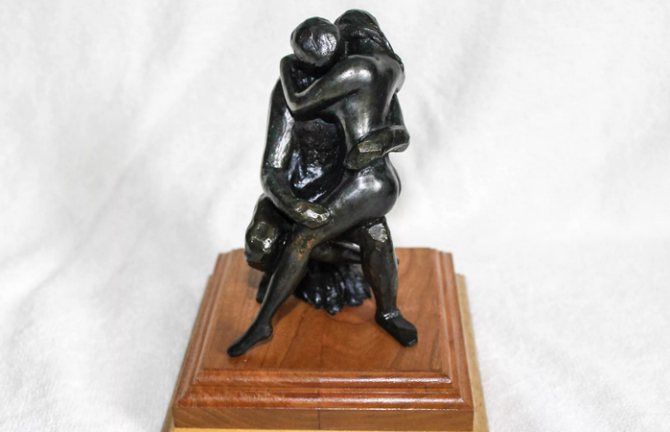 чугунная статуэтка