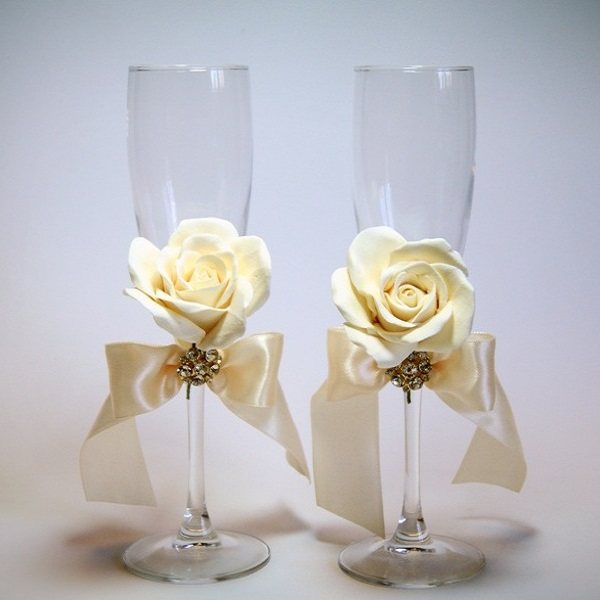 цвета на свадебных бокалах