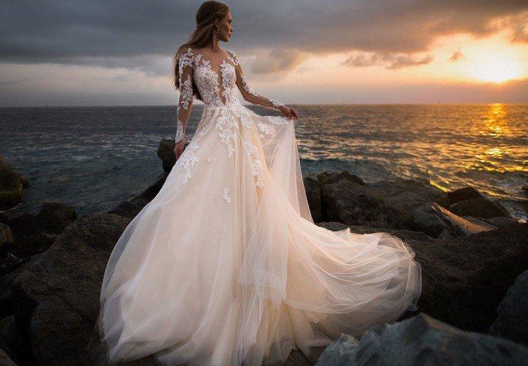 Цветные свадебные платья