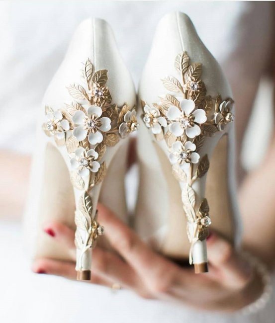 Цветочный акцент на каблуке