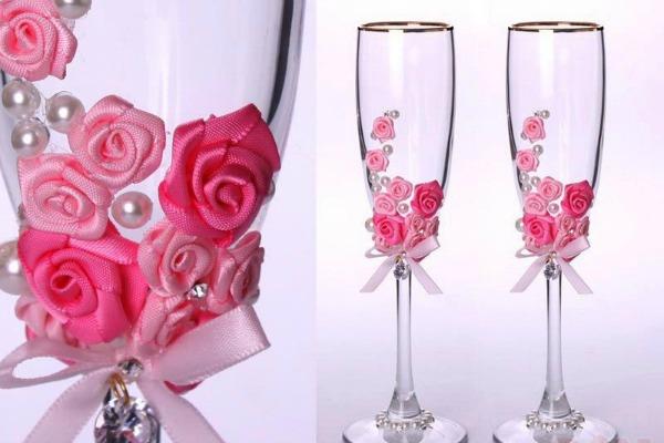 Цветы из свернутых атласных ленточек