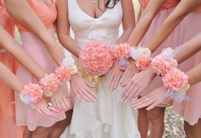 цветы на руку подружкам невесты 2
