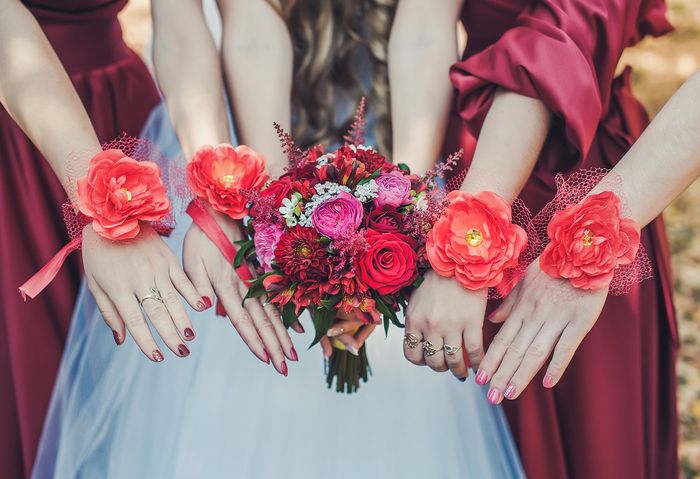 цветы на руку подружкам невесты 4