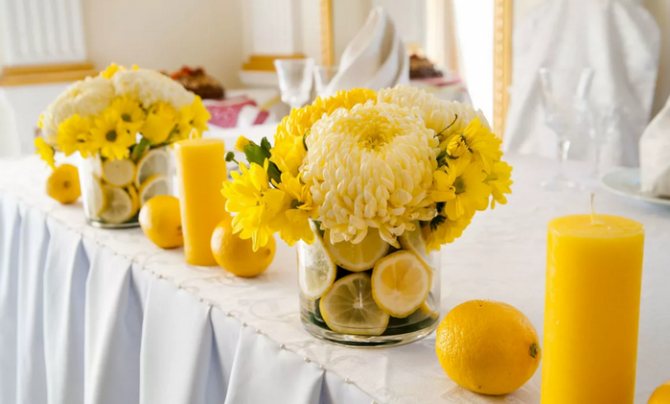 цветы на столе