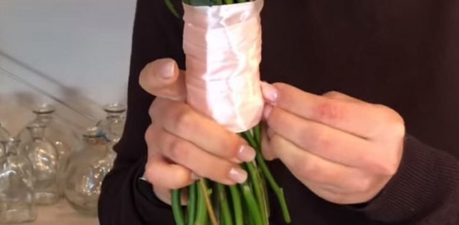Декор стеблей лентой