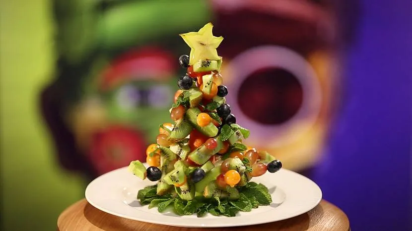 Декорирование стола фруктами