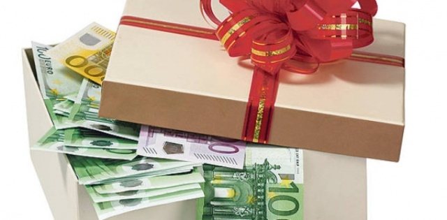 Деньги в коробке