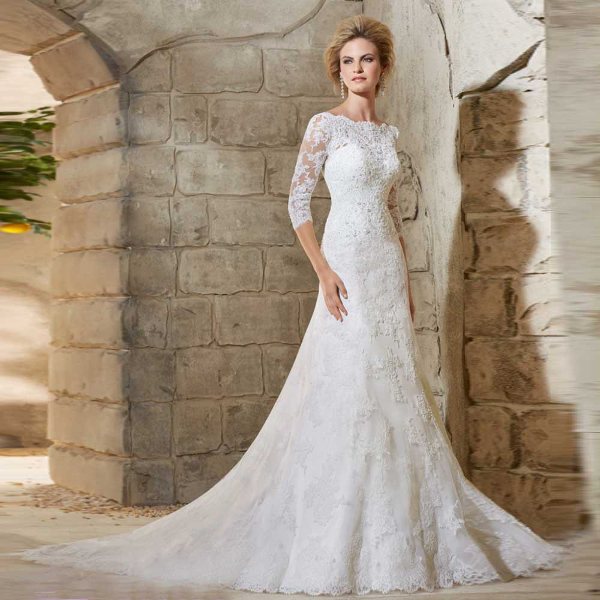 Длинное кружевное платье невесты