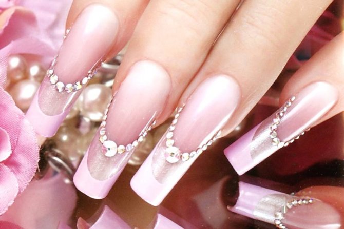 Длинные нарощенные ногти