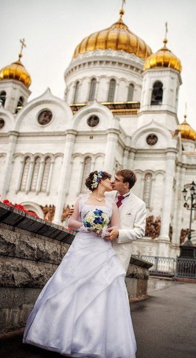 До сакральной церемонию нужно исповедоваться и причаститься