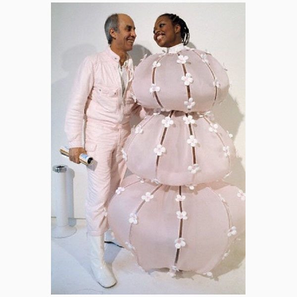 Еще одно фото странного свадебного платья