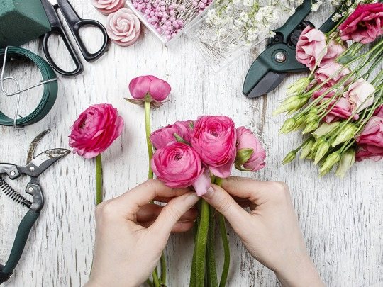 Флористика для начинающих пошагово. Сборка букетов, обучение декора, фото, видео-уроки