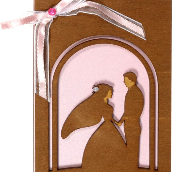 Фото деревянной открытки на 5-ю годовщину свадьбы