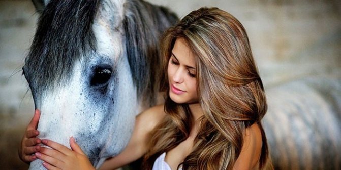 Фото девушки с конем
