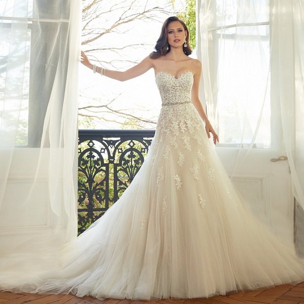 Фото невесты в платье из тюля